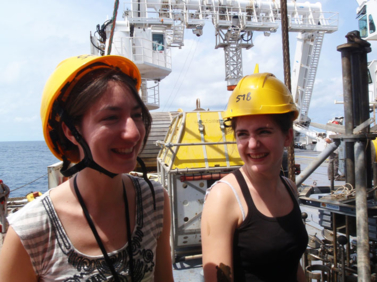 Clémentine, chargée de communication, et Julia, géochimiste doctorante